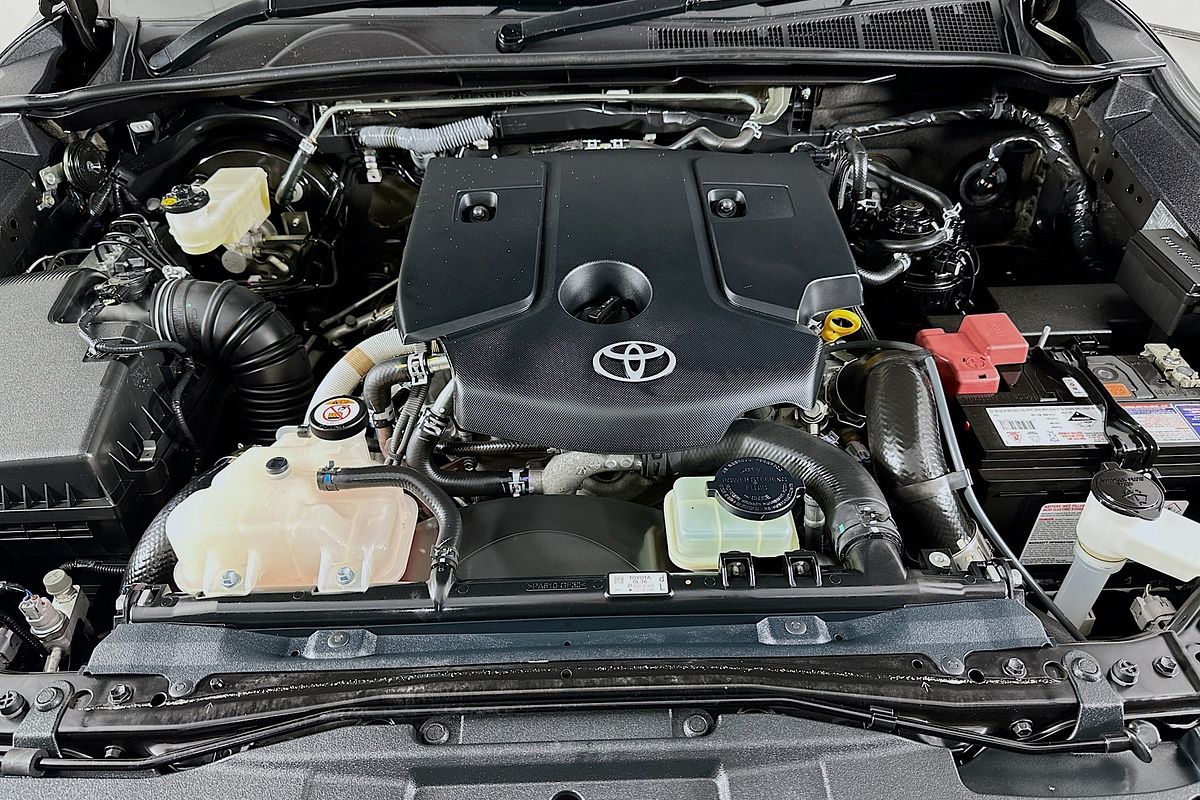 2020 Toyota HILUX SR5 (4x4) GUN126R FACELIFT 4X4