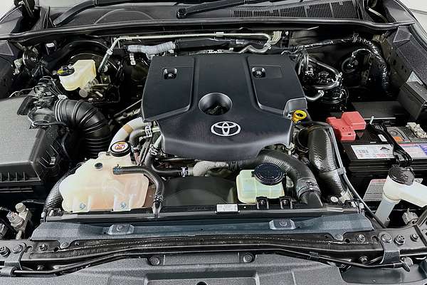 2020 Toyota HILUX SR5 (4x4) GUN126R FACELIFT 4X4