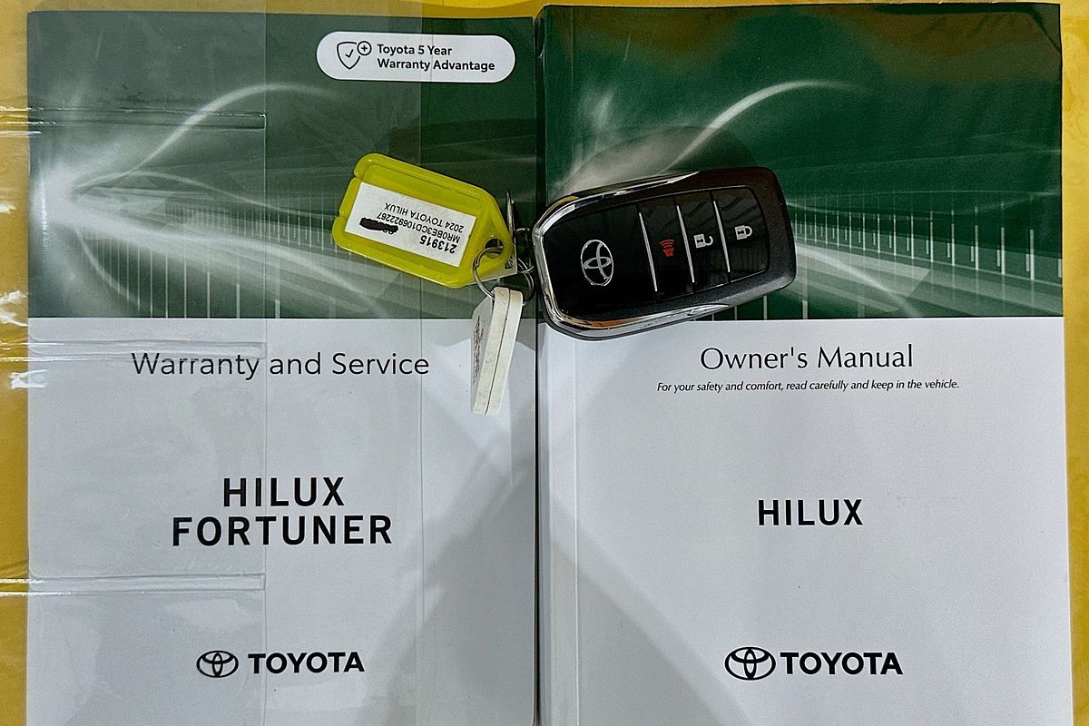 2024 Toyota HILUX SR5 48V + PREM. INTERIOR (4x4) GUN126R 4X4