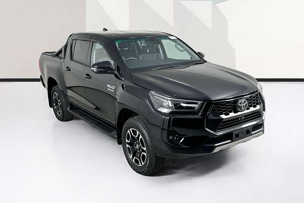 2024 Toyota HILUX SR5 48V + PREM. INTERIOR (4x4) GUN126R 4X4