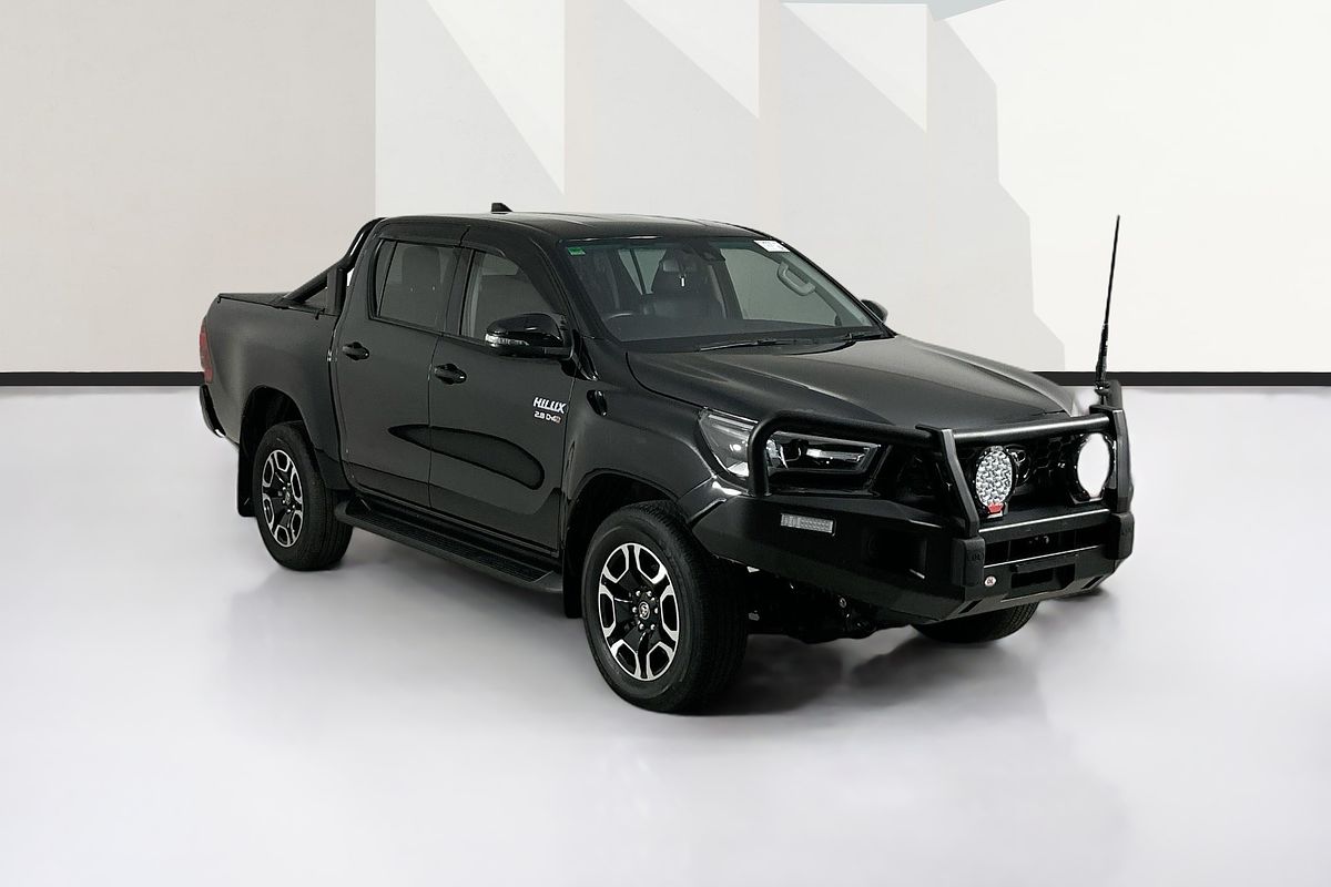 2024 Toyota HILUX SR5 48V + PREM. INTERIOR (4x4) GUN126R 4X4
