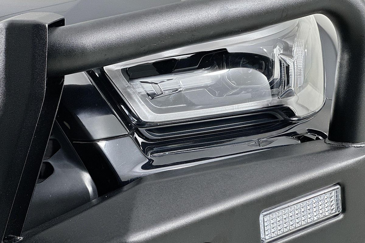 2024 Toyota HILUX SR5 48V + PREM. INTERIOR (4x4) GUN126R 4X4