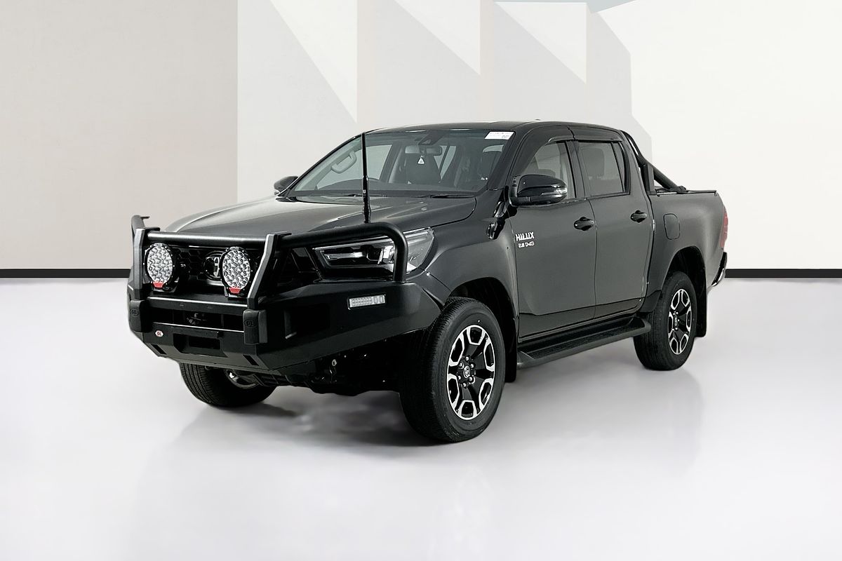 2024 Toyota HILUX SR5 48V + PREM. INTERIOR (4x4) GUN126R 4X4