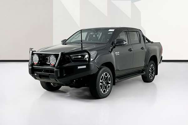 2024 Toyota HILUX SR5 48V + PREM. INTERIOR (4x4) GUN126R 4X4