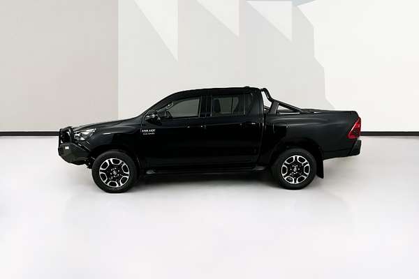 2024 Toyota HILUX SR5 48V + PREM. INTERIOR (4x4) GUN126R 4X4