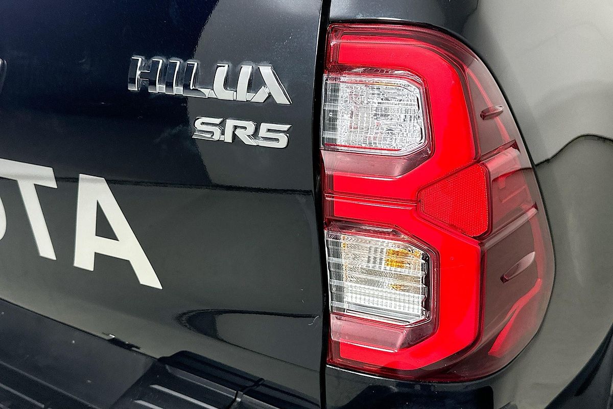 2024 Toyota HILUX SR5 48V + PREM. INTERIOR (4x4) GUN126R 4X4