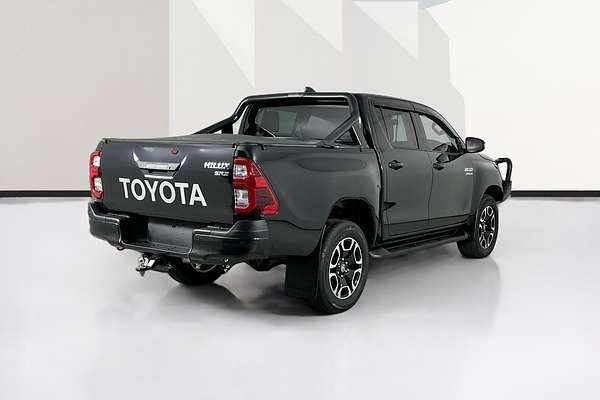 2024 Toyota HILUX SR5 48V + PREM. INTERIOR (4x4) GUN126R 4X4