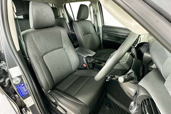 2025 Toyota HILUX SR 48V (4x4) GUN126R RC 4X4