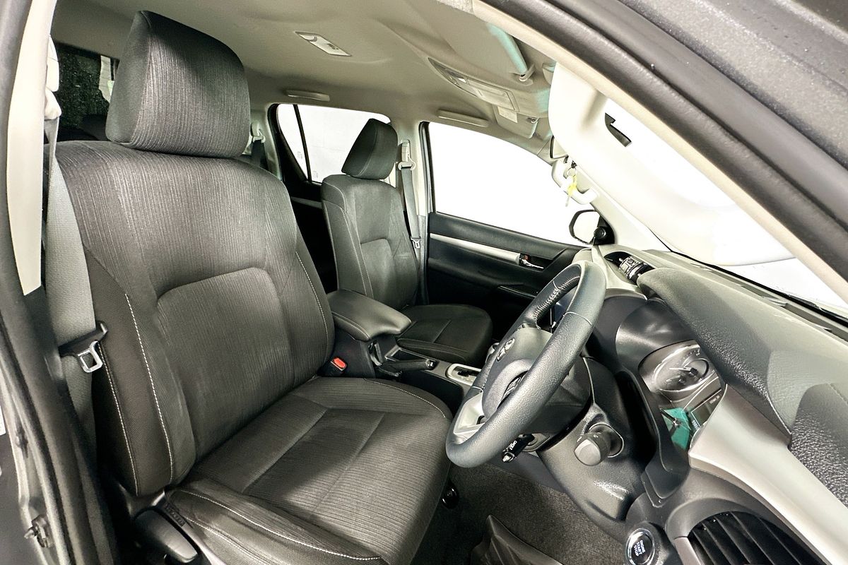 2020 Toyota HILUX SR5 (4x4) GUN126R FACELIFT 4X4
