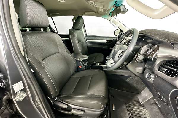 2022 Toyota HILUX SR5 (4x4) GUN126R 4X4