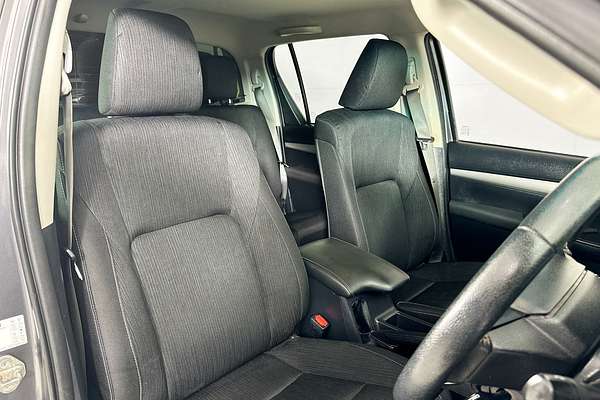 2022 Toyota HILUX SR5 (4x4) GUN126R 4X4