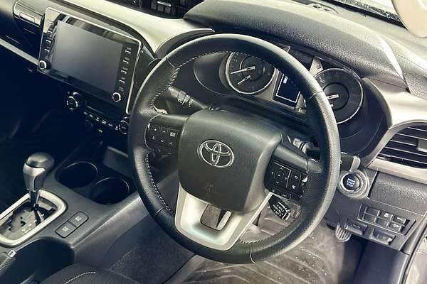 2020 Toyota HILUX SR5 (4x4) GUN126R FACELIFT 4X4