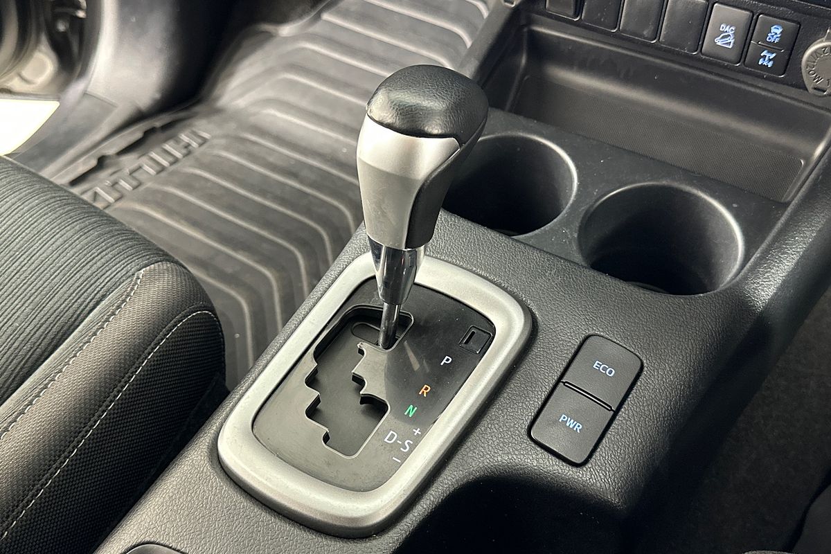 2022 Toyota HILUX SR5 (4x4) GUN126R 4X4