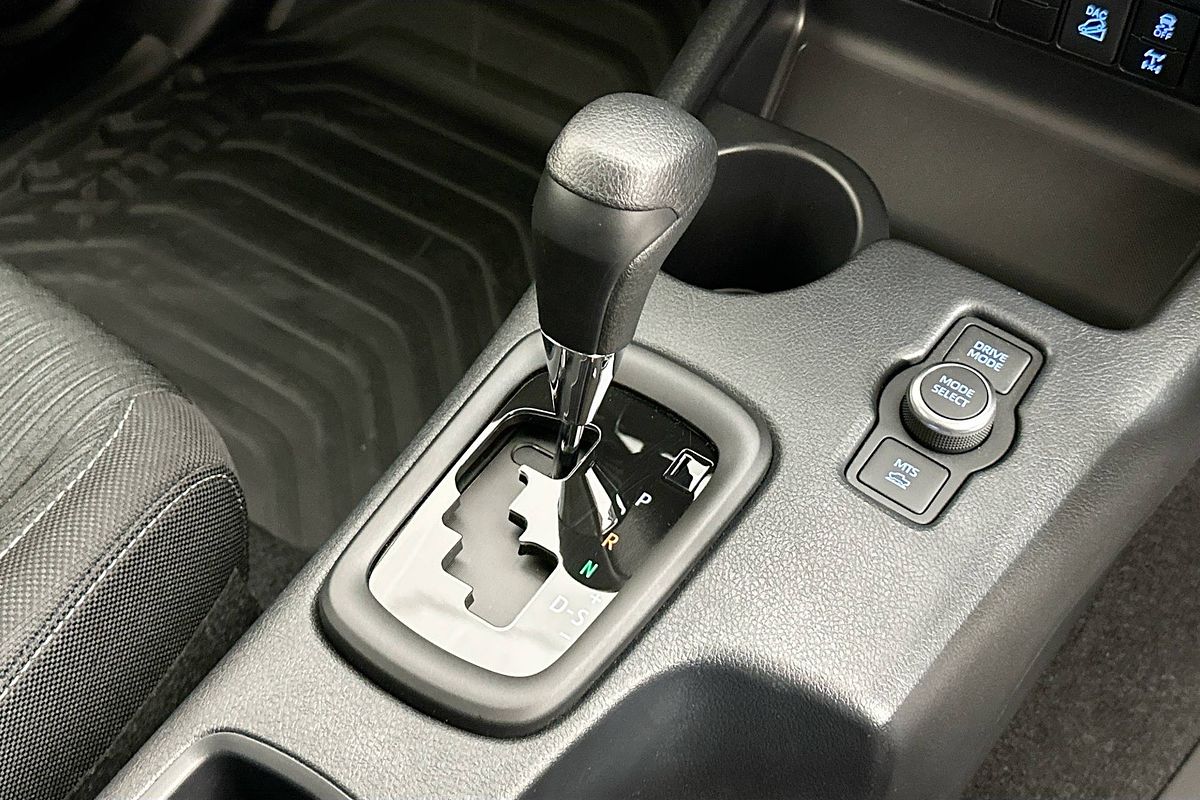 2025 Toyota HILUX SR 48V (4x4) GUN126R RC 4X4