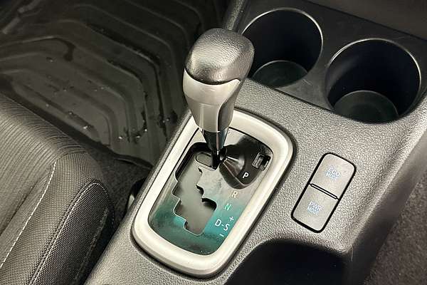 2020 Toyota HILUX SR5 (4x4) GUN126R FACELIFT 4X4