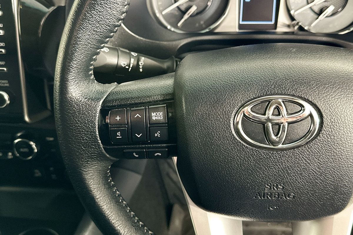 2020 Toyota HILUX SR5 (4x4) GUN126R FACELIFT 4X4