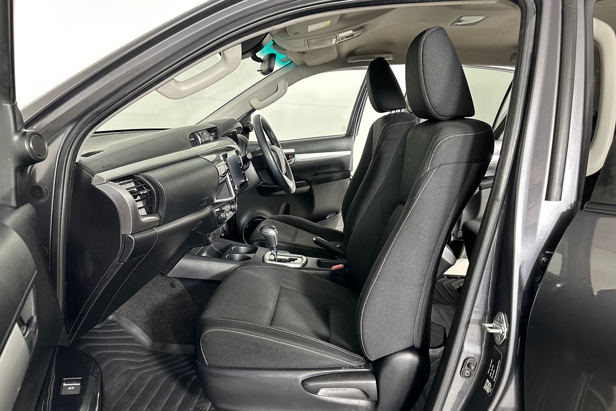 2022 Toyota HILUX SR5 (4x4) GUN126R 4X4