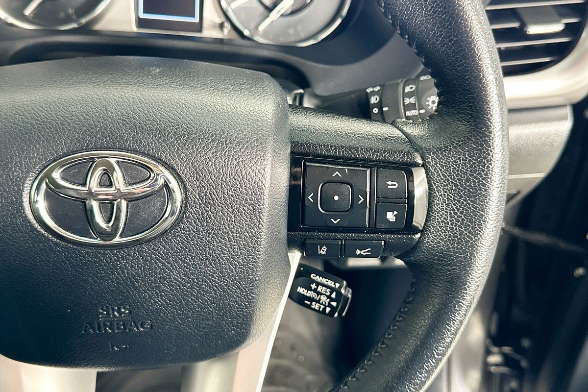 2020 Toyota HILUX SR5 (4x4) GUN126R FACELIFT 4X4