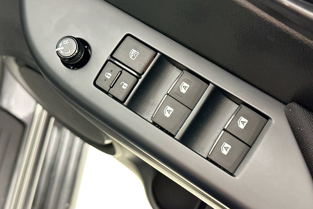 2025 Toyota HILUX SR 48V (4x4) GUN126R RC 4X4