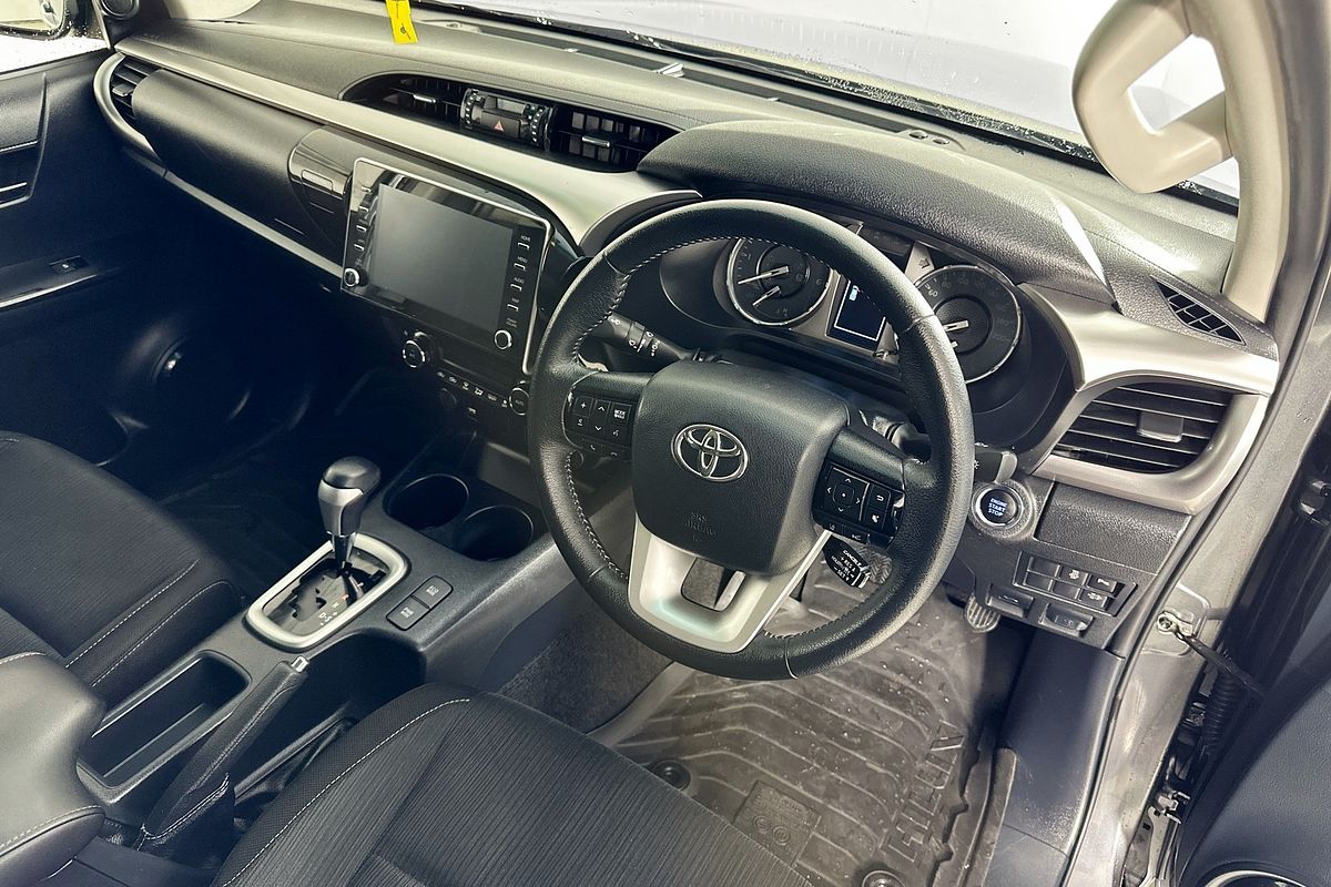 2020 Toyota HILUX SR5 (4x4) GUN126R FACELIFT 4X4