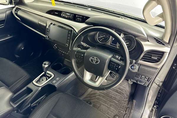 2020 Toyota HILUX SR5 (4x4) GUN126R FACELIFT 4X4