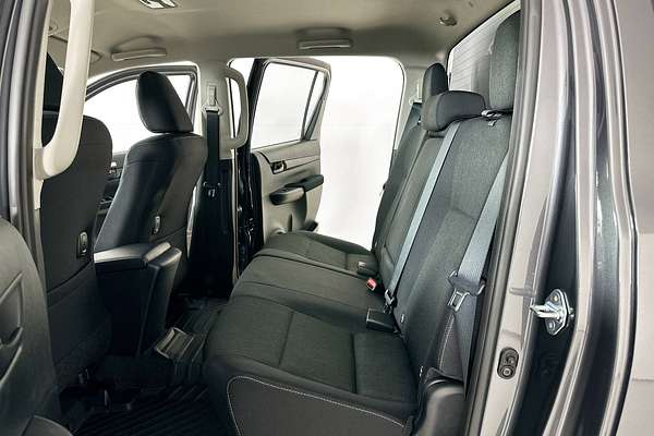 2025 Toyota HILUX SR 48V (4x4) GUN126R RC 4X4