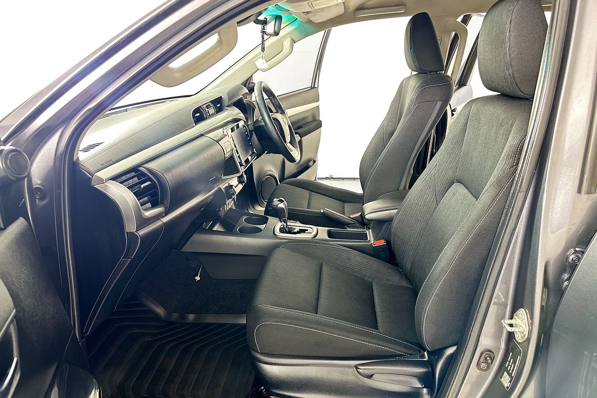 2022 Toyota HILUX SR5 (4x4) GUN126R 4X4