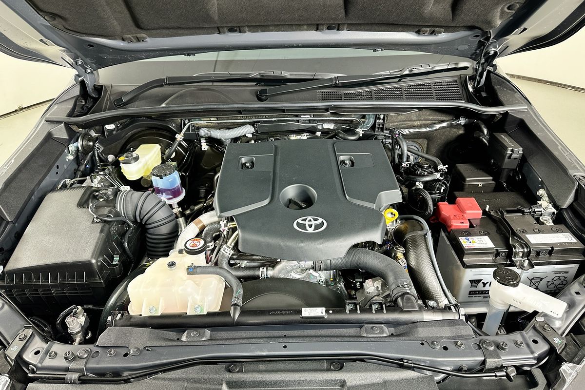 2025 Toyota HILUX SR 48V (4x4) GUN126R RC 4X4