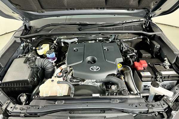 2025 Toyota HILUX SR 48V (4x4) GUN126R RC 4X4