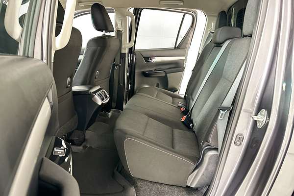 2022 Toyota HILUX SR5 (4x4) GUN126R 4X4