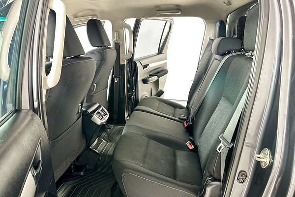 2022 Toyota HILUX SR5 (4x4) GUN126R 4X4