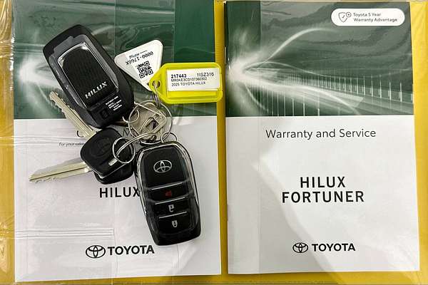 2025 Toyota HILUX SR 48V (4x4) GUN126R RC 4X4