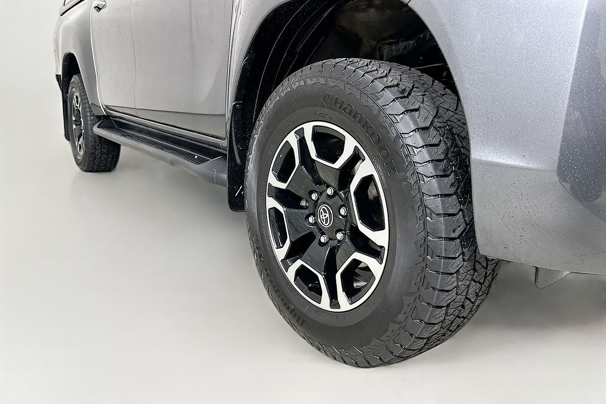 2020 Toyota HILUX SR5 (4x4) GUN126R FACELIFT 4X4