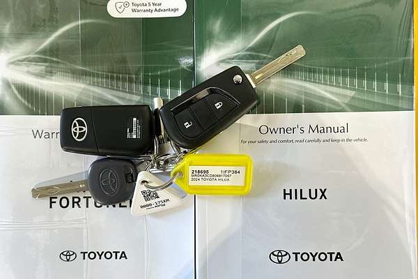 2024 Toyota HILUX SR (4x4) GUN126R 4X4