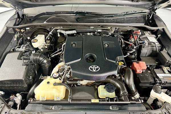 2022 Toyota HILUX SR5 (4x4) GUN126R 4X4