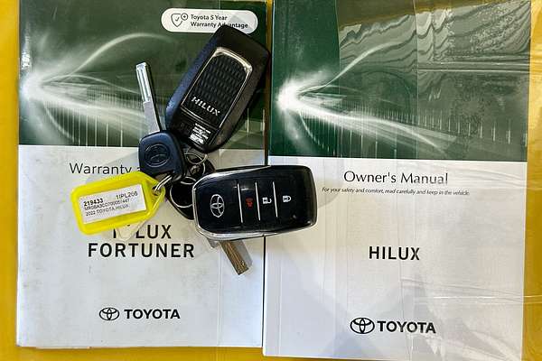 2022 Toyota HILUX SR5 (4x4) GUN126R 4X4