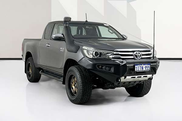 2017 Toyota HILUX SR5 (4x4) GUN126R MY17 4X4