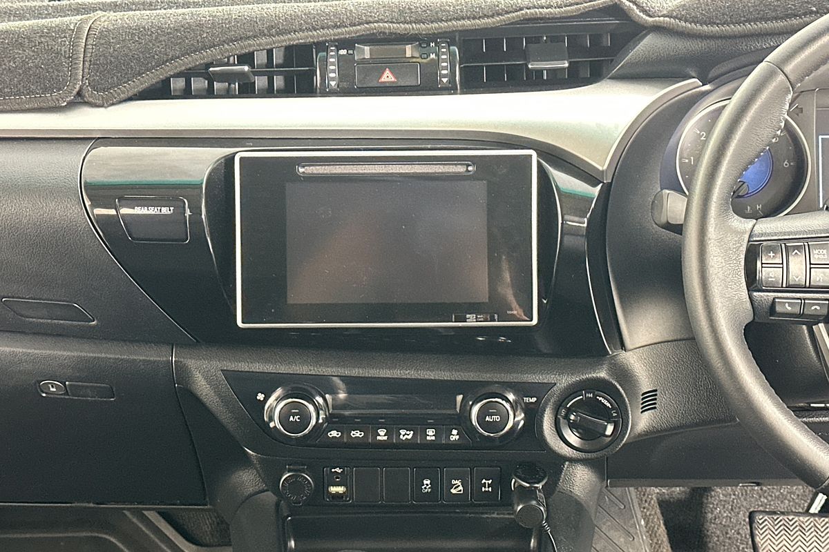 2015 Toyota HILUX SR5 (4x4) GUN126R 4X4