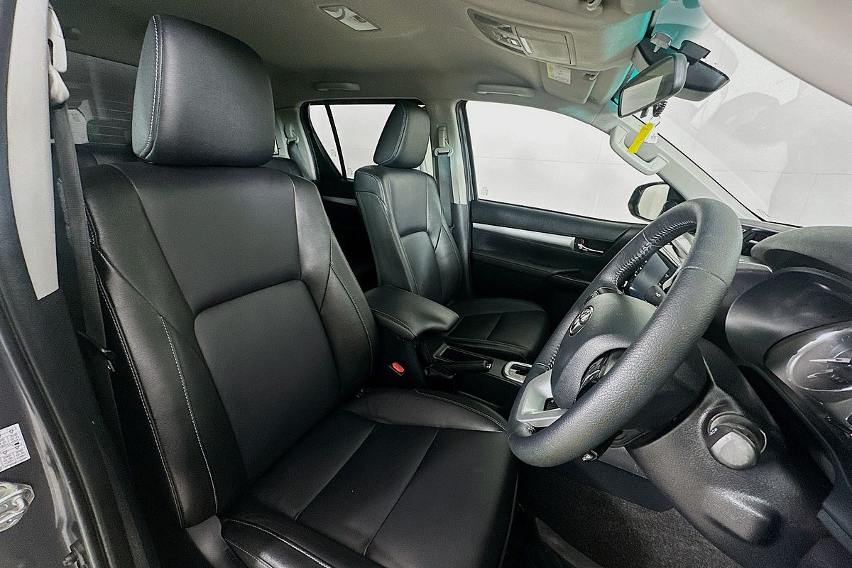 2022 Toyota HILUX SR5 + PREMIUM INTERIOR (4x4) GUN126R 4X4