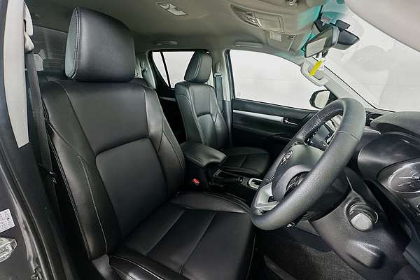 2022 Toyota HILUX SR5 + PREMIUM INTERIOR (4x4) GUN126R 4X4