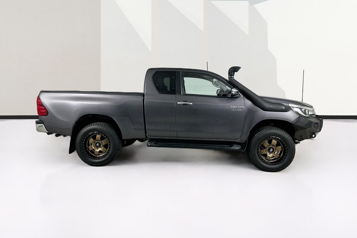 2017 Toyota HILUX SR5 (4x4) GUN126R MY17 4X4