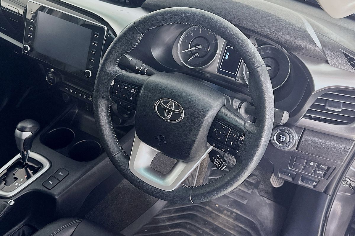 2022 Toyota HILUX SR5 + PREMIUM INTERIOR (4x4) GUN126R 4X4