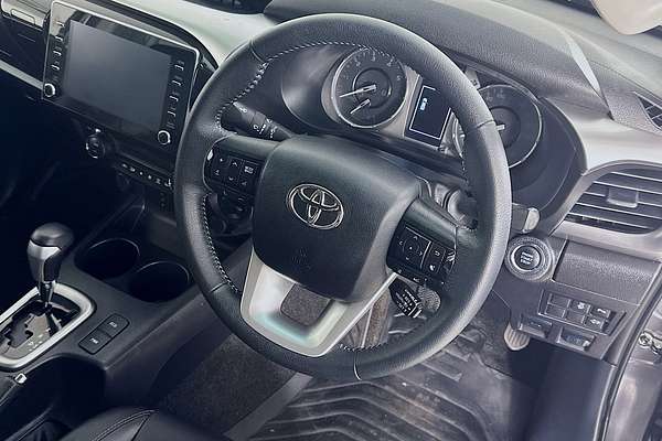 2022 Toyota HILUX SR5 + PREMIUM INTERIOR (4x4) GUN126R 4X4
