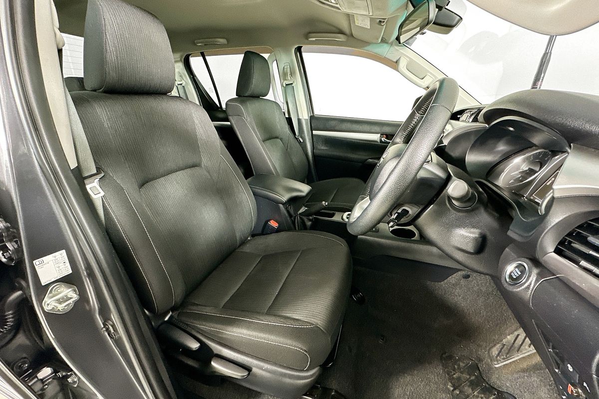 2022 Toyota HILUX SR5 (4x4) GUN126R 4X4