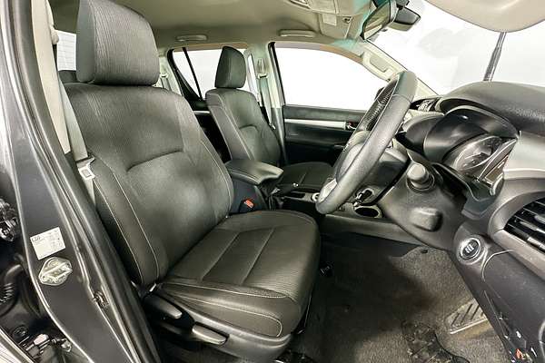 2022 Toyota HILUX SR5 (4x4) GUN126R 4X4