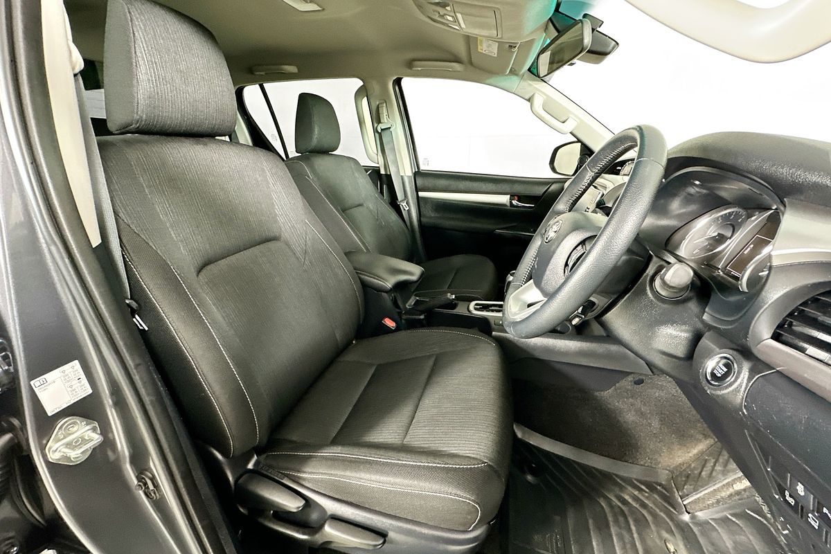 2023 Toyota HILUX SR5 (4x4) GUN126R 4X4
