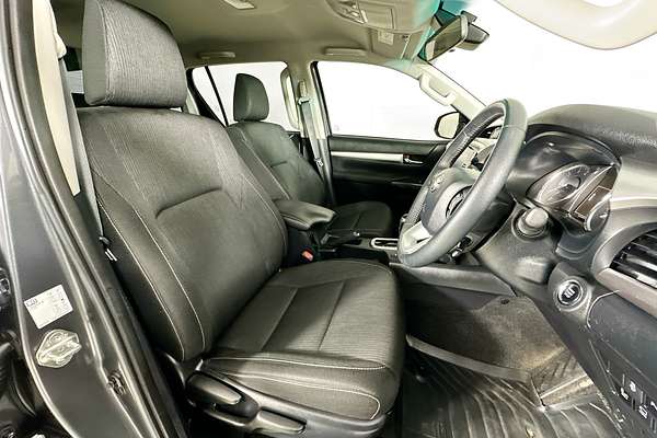 2023 Toyota HILUX SR5 (4x4) GUN126R 4X4