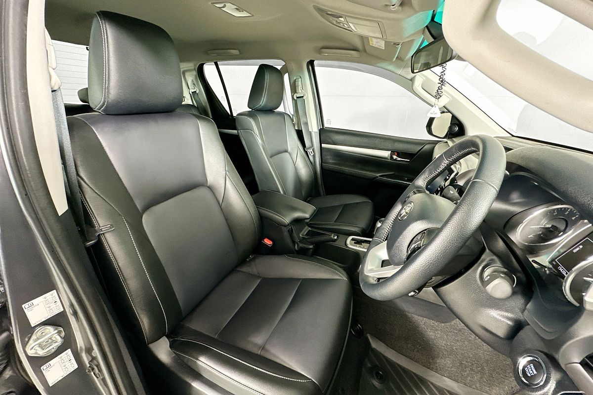 2023 Toyota HILUX SR5 + PREMIUM INTERIOR (4x4) GUN126R 4X4