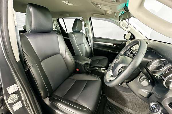 2023 Toyota HILUX SR5 + PREMIUM INTERIOR (4x4) GUN126R 4X4