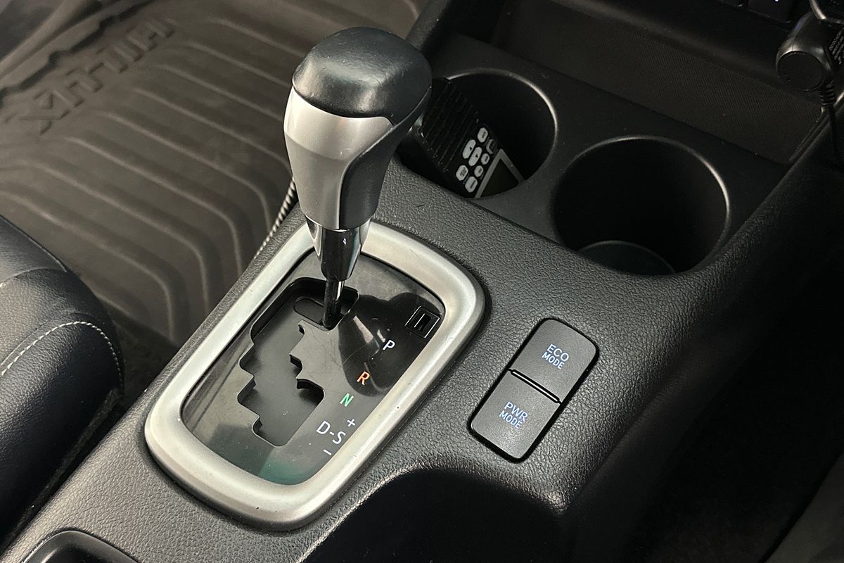 2015 Toyota HILUX SR5 (4x4) GUN126R 4X4